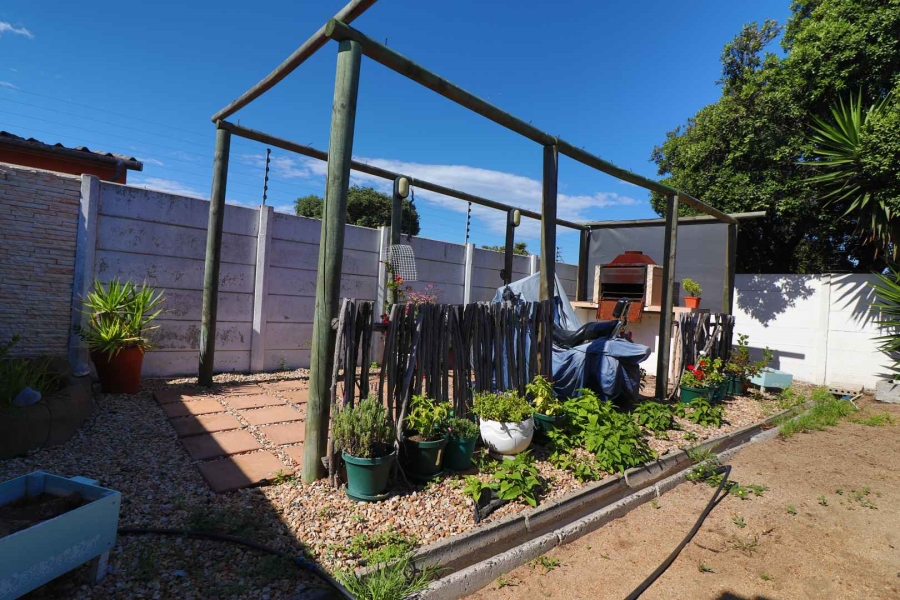 5 Bedroom Property for Sale in Sanddrift Western Cape